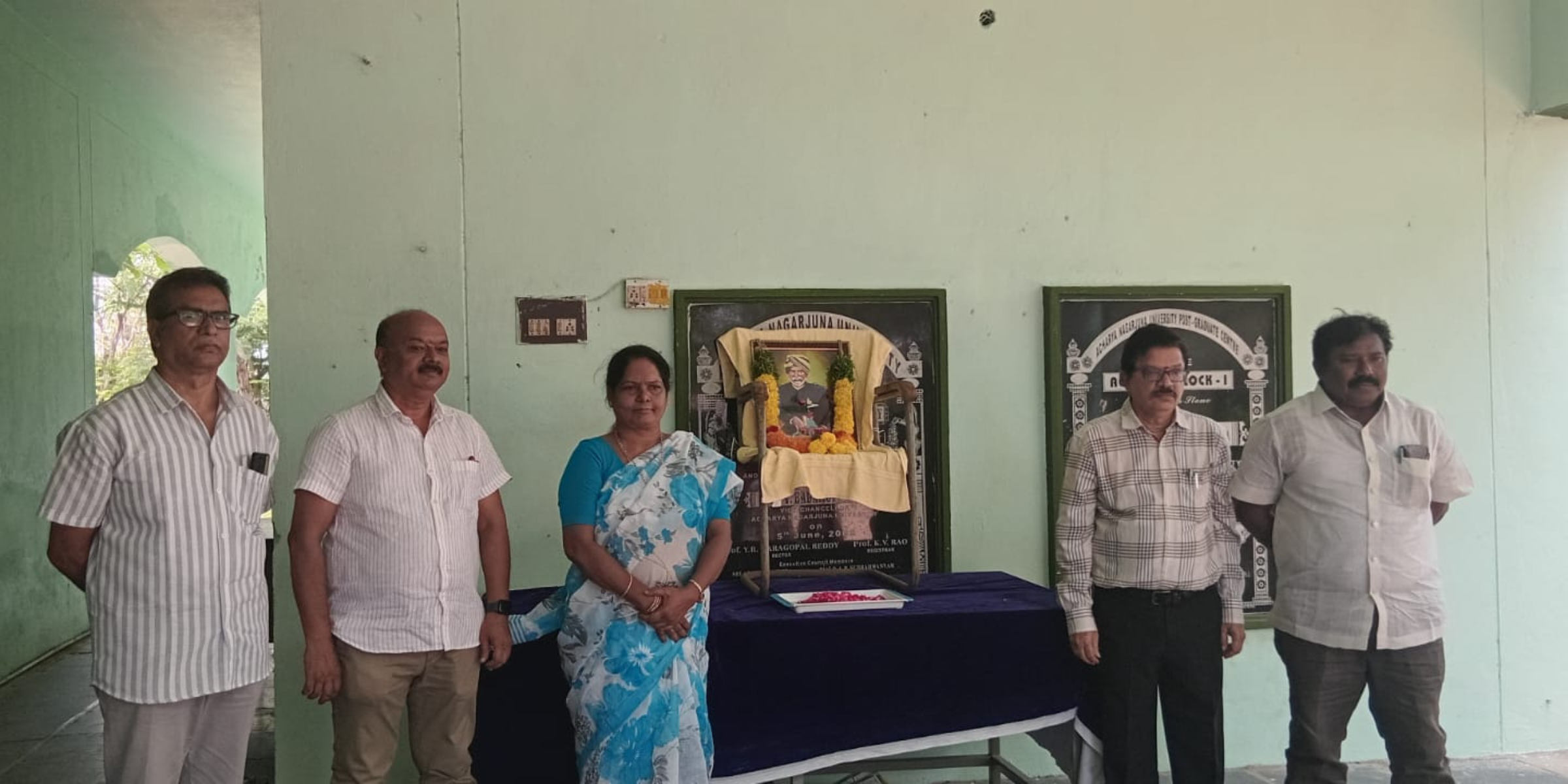 AKU Photos Scrolling